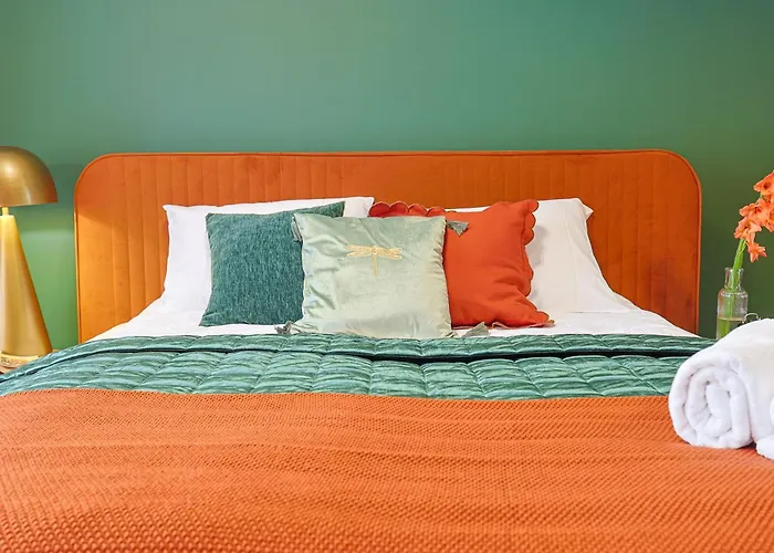 Duo Tones, Art & Nature, Parking Apartman *