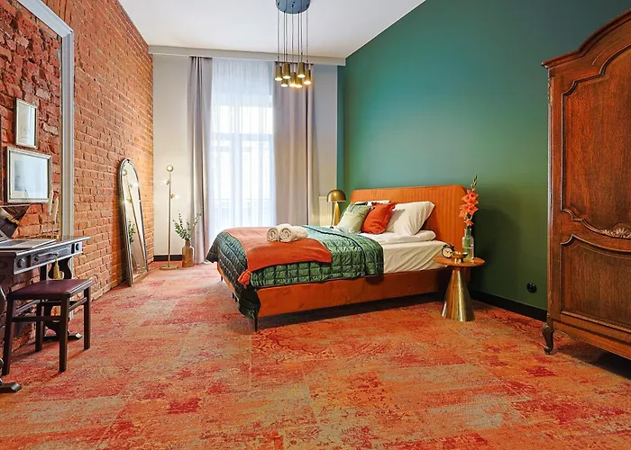 Duo Tones, Art & Nature, Parking Apartman