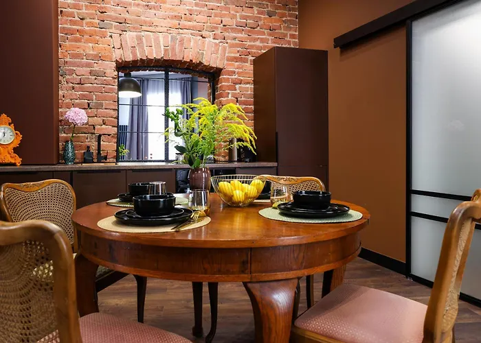 Duo Tones, Art & Nature, Parking Apartman