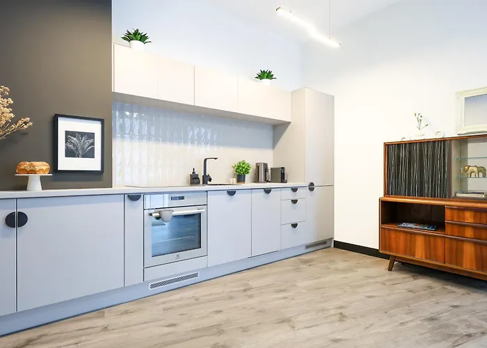 Duo Tones, Art & Nature, Parking Apartman